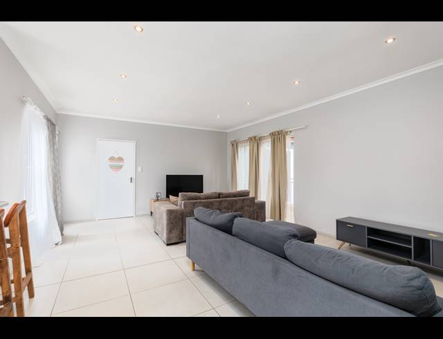 4 BEDROOM FREESTANDING FOR SALE IN PARKLANDS